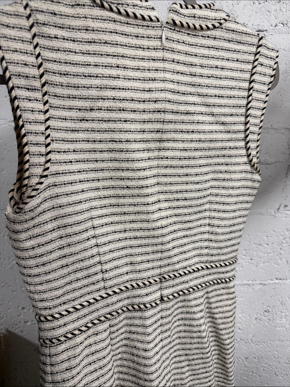Veronica Beard Cream and Black Striped Sleeveless Tweed Mini Dress Size 2 - Picture 4 of 7